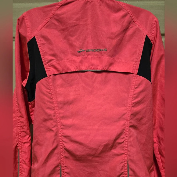 Brooks Nightlife Essential II Running Jacket Pink for Women -- Size: Med - Picture 13 of 17